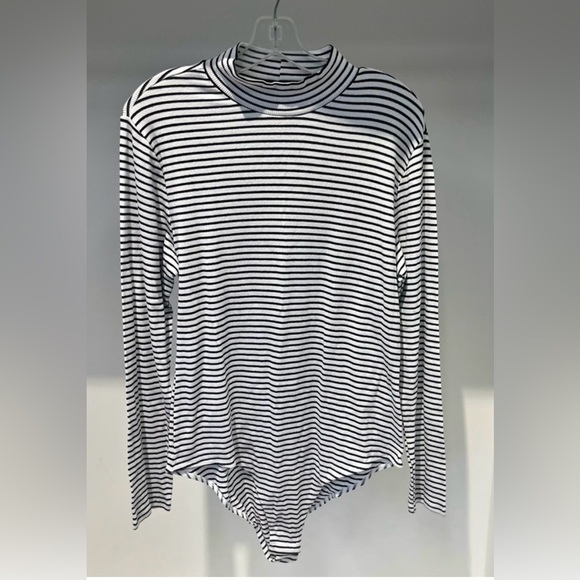 Plus size white and black striped turtleneck bodysuit size 3x - Picture 4 of 4